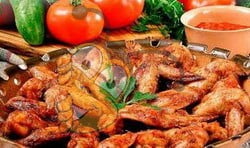 Острые куриные крылышки в медовом соусе