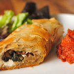 Постный штрудель с яблоками и медом