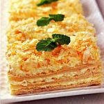Слоеные пирожные с медом