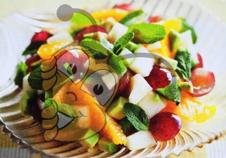 Салат из авокадо и орехов с медом