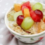 Салат из овсяных хлопьев с медом