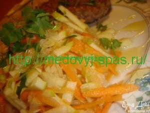 Постный салат из редьки с медом с грецкими орехами