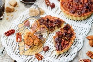 Медовый хрустящий пирог с орехами