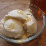 Ванильное мороженое с мёдом
