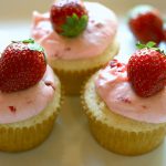 Медовые кексы с клубникой