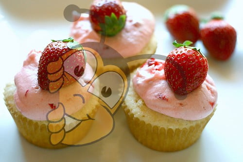 Медовые кексы с клубникой