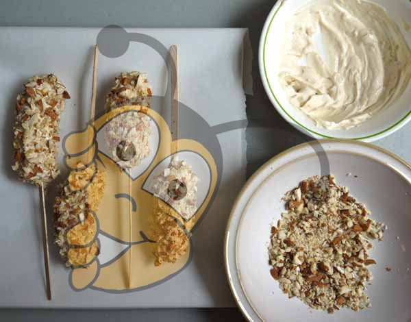 Бананы на палочках с мёдом