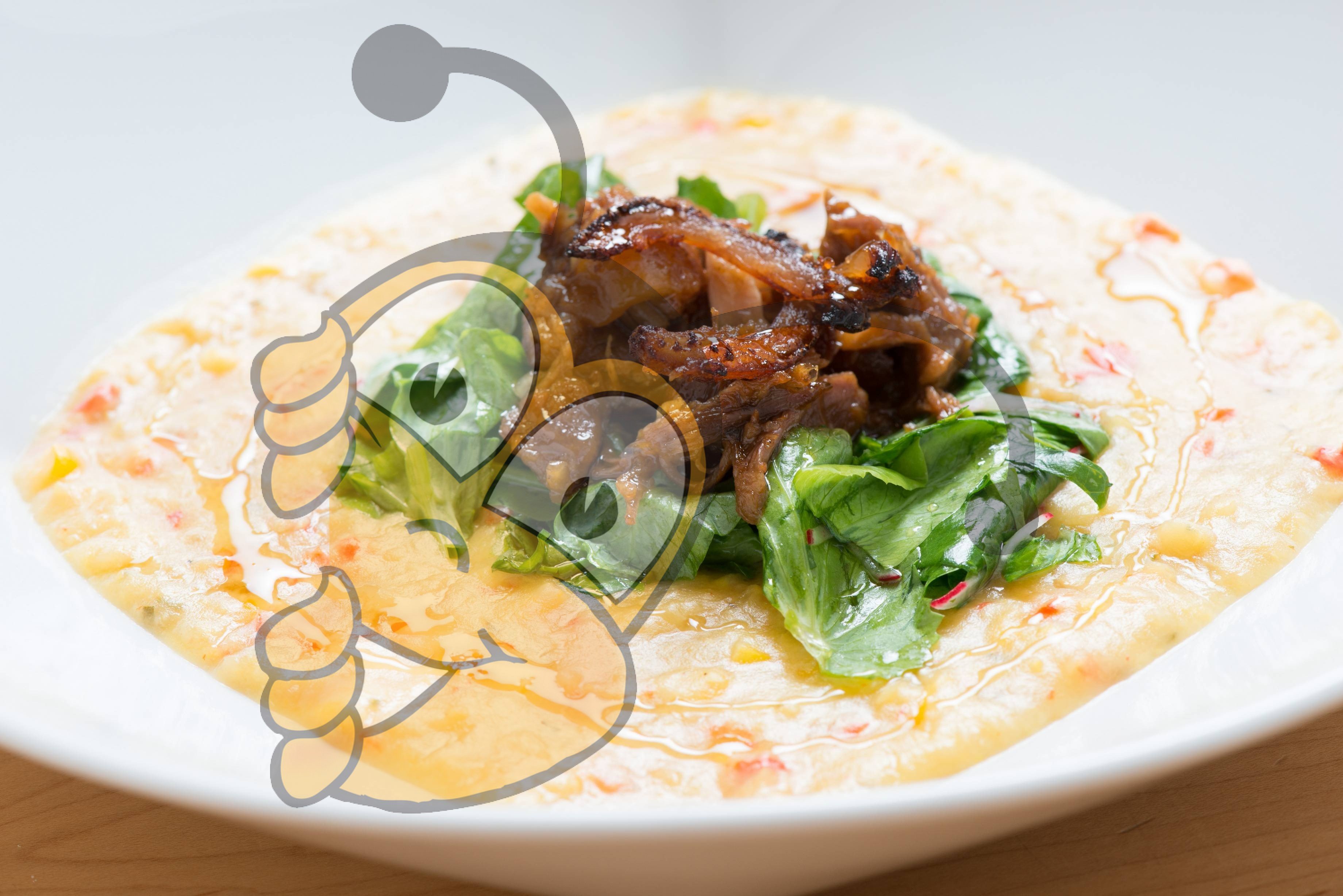 Картофельная похлебка с кукурузой, тушеной свининой и мёдом