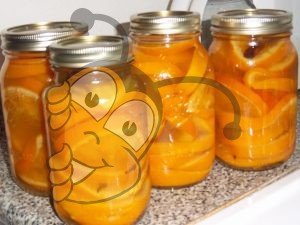 Консервированные кусочки апельсинов с мёдом