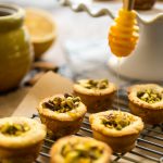 Пахлава в чашках из печенья