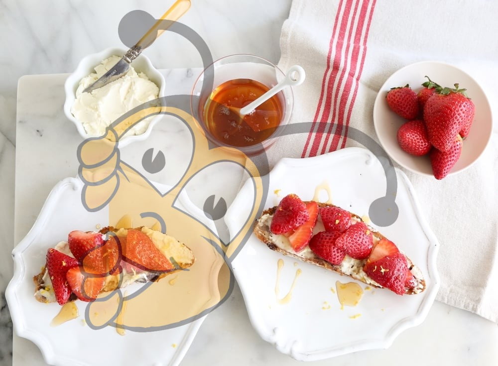 Рецепт приготовления клубничного спреда с сыром Рикотта и мёдом