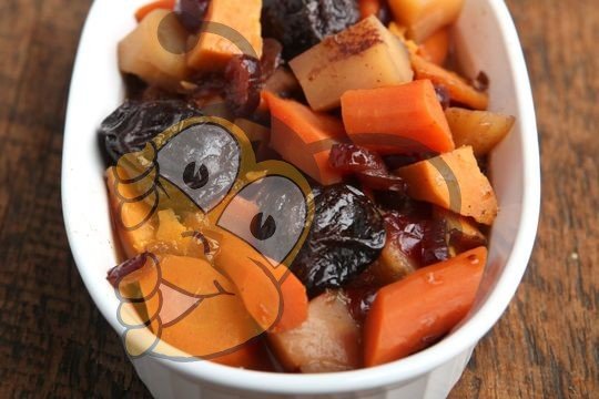 Цимес с фруктами и медом